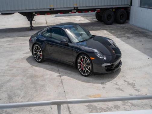 2015 Porsche 911 Carrera 4 GTS