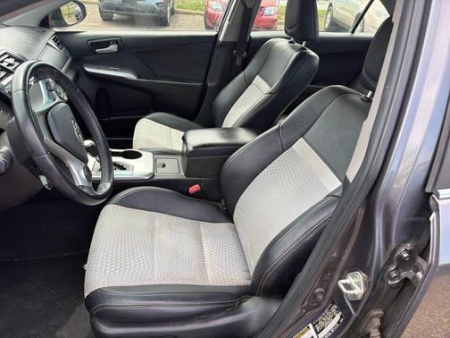 Magnetic Gray Metallic 2014 Toyota Camry SE