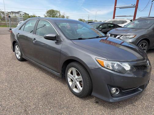 Magnetic Gray Metallic 2014 Toyota Camry SE