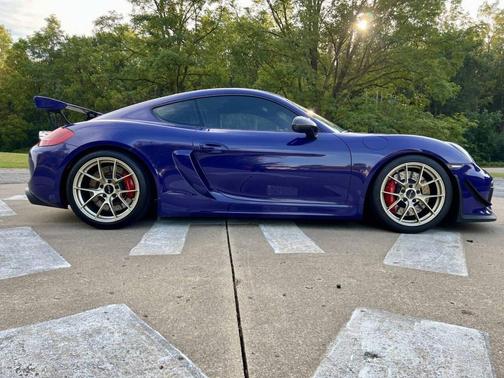 Agate Gray Metallic 2016 Porsche Cayman GT4