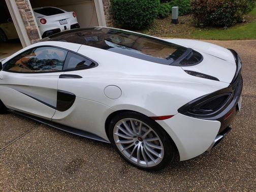 2017 McLaren 570GT Base