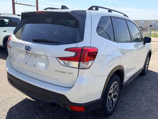 Crystal White Pearl 2024 Subaru Forester Premium