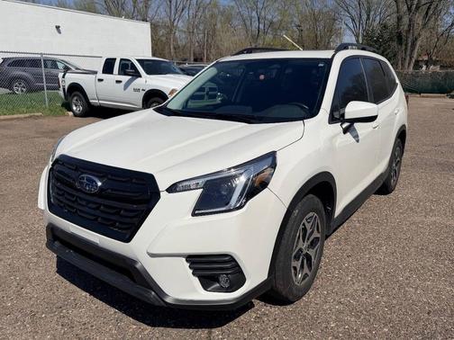 Crystal White Pearl 2024 Subaru Forester Premium