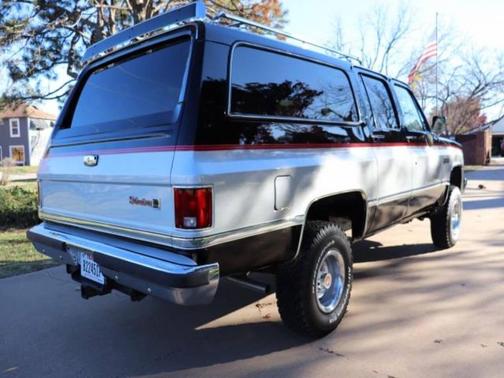 Silver 1985 GMC Suburban K1500 4dr 4WD SUV