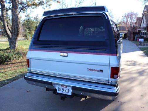 Silver 1985 GMC Suburban K1500 4dr 4WD SUV