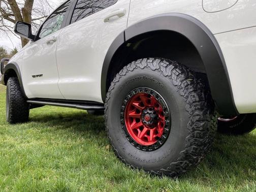 Super White 2018 Toyota Sequoia SR5