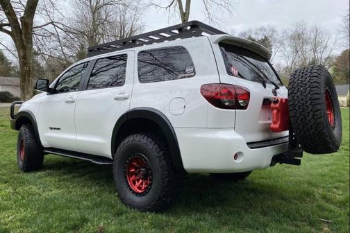Super White 2018 Toyota Sequoia SR5