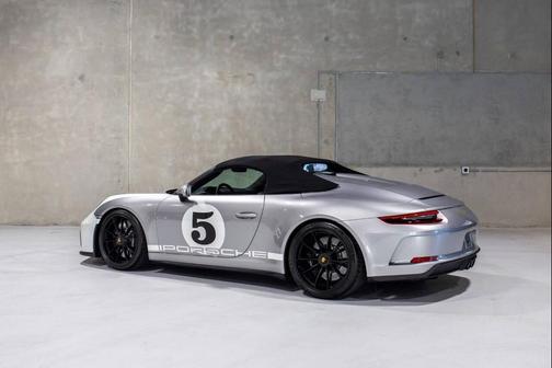 2019 Porsche 911 Speedster 2dr Convertible