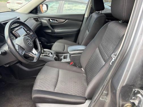 Gun Metallic 2019 Nissan Rogue SV