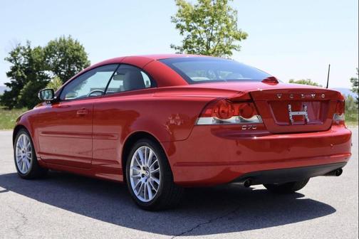 Solid Black 2009 Volvo C70 T5