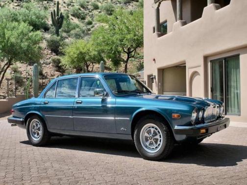 1986 Jaguar XJ XJ6 4dr Sedan