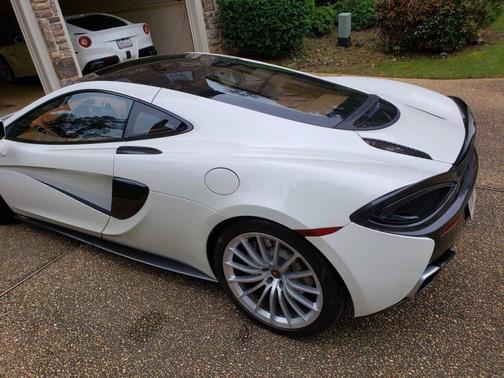 2017 McLaren 570GT Base