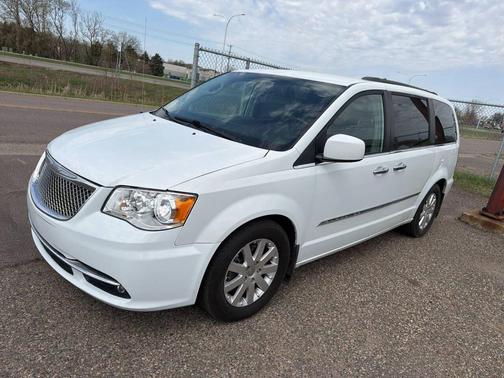 Bright White Clearcoat 2016 Chrysler Town & Country Touring
