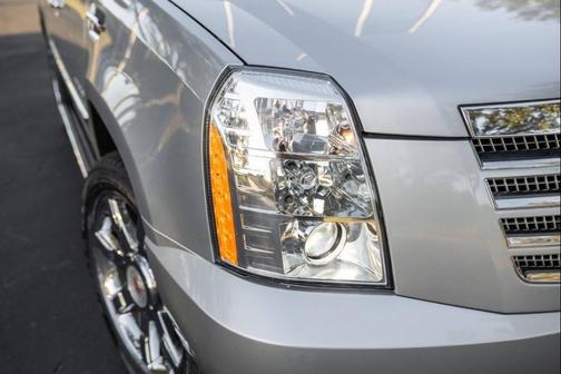 White Diamond Tricoat 2013 Cadillac Escalade Luxury