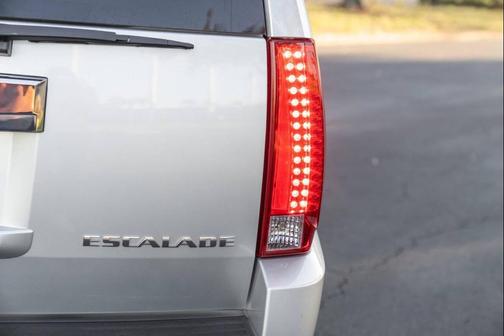 White Diamond Tricoat 2013 Cadillac Escalade Luxury