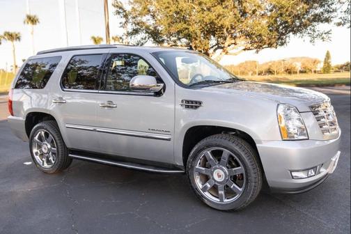 White Diamond Tricoat 2013 Cadillac Escalade Luxury