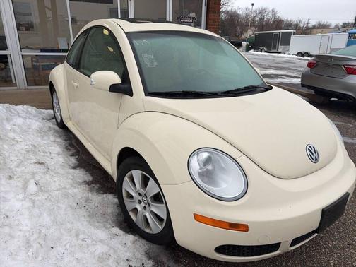 Harvest Moon Beige 2009 Volkswagen New Beetle S