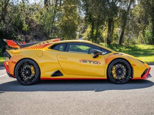 2023 Lamborghini Huracan STO Coupe