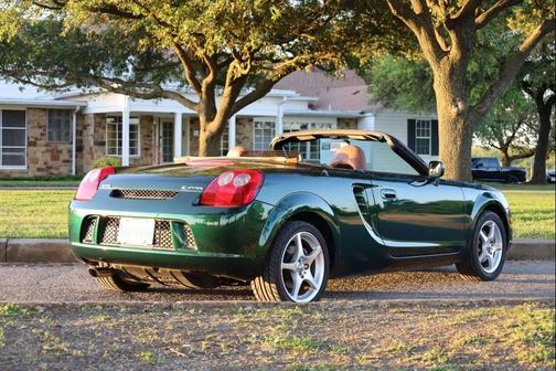 Super White 2003 Toyota MR2 Base 2dr Convertible