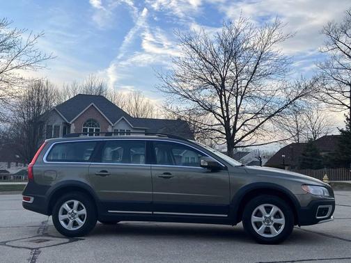 Black Stone 2011 Volvo XC70 3.2