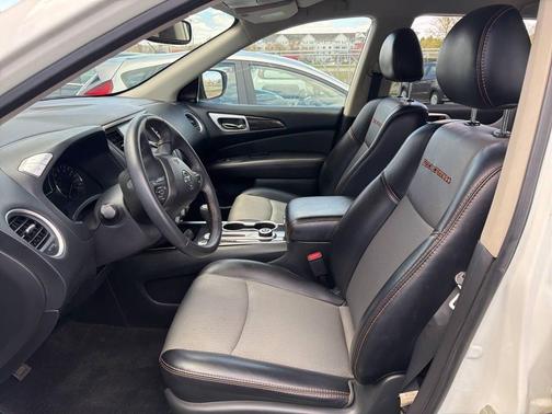 Pearl White Tricoat 2020 Nissan Pathfinder SV 4WD