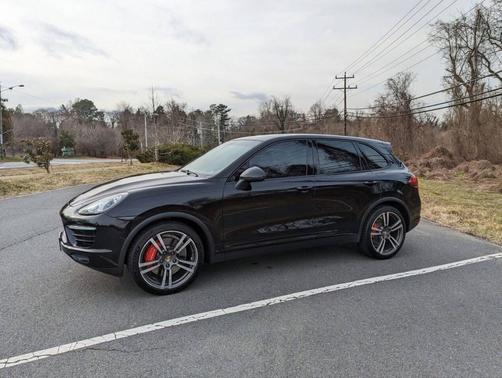 Classic Silver Metallic 2011 Porsche Cayenne Turbo