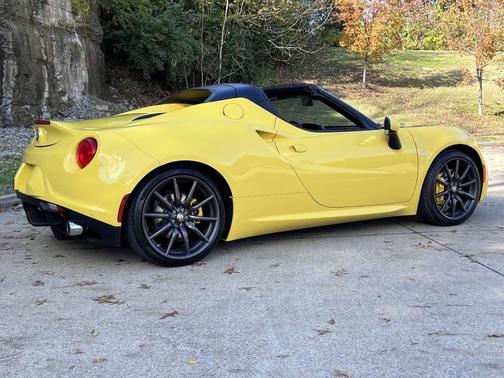 2016 Alfa Romeo 4C Spider Base