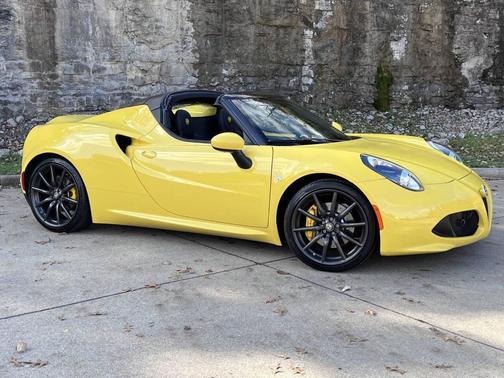 2016 Alfa Romeo 4C Spider Base