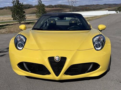 2016 Alfa Romeo 4C Spider Base