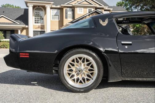 White 1981 Pontiac Firebird Trans Am 2dr Coupe
