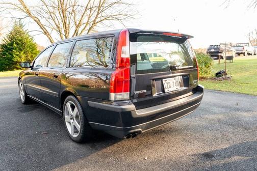 Silver Metallic 2004 Volvo V70 Base AWD 4dr Wagon