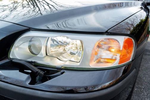 Silver Metallic 2004 Volvo V70 Base AWD 4dr Wagon