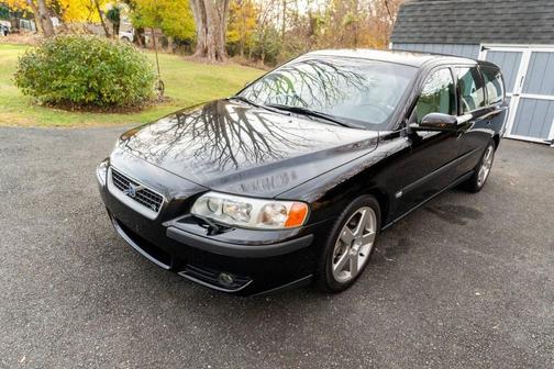 Silver Metallic 2004 Volvo V70 Base AWD 4dr Wagon