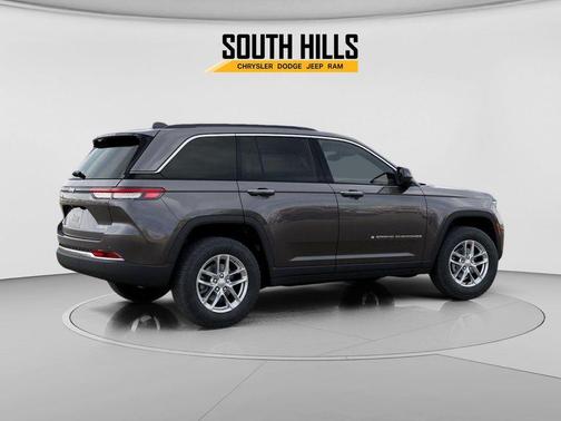 Metallic 2025 Jeep Grand Cherokee Laredo X