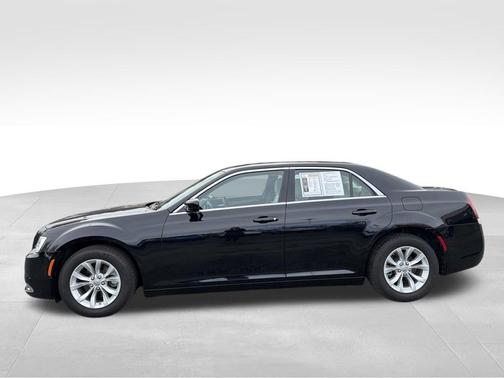 2022 Chrysler 300 Touring
