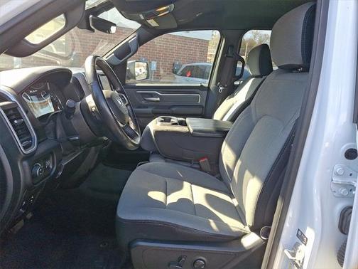2022 RAM 1500 Big Horn Quad Cab 4x4 64' Box