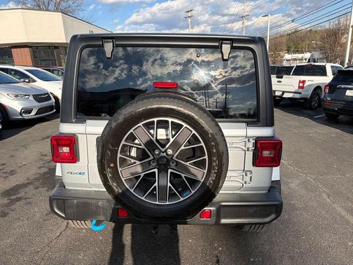 Silver Zynith Clearcoat 2023 Jeep Wrangler 4xe Sahara