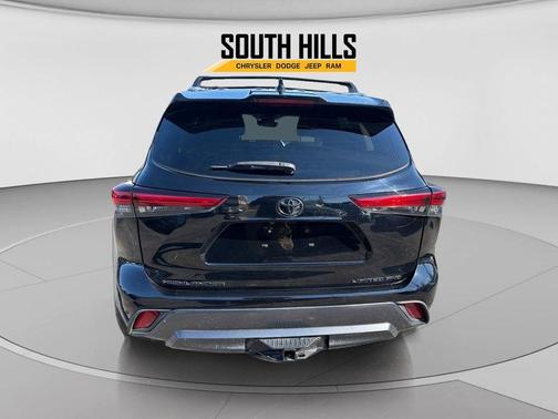 Midnight Black Metallic 2022 Toyota Highlander Limited