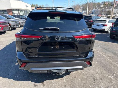 Black 2022 Toyota Highlander Limited