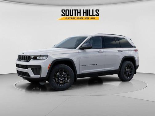 Bright White Clearcoat 2026 Jeep Grand Cherokee Laredo