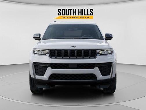 Bright White Clearcoat 2026 Jeep Grand Cherokee Laredo