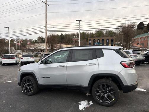 Silver Zynith 2026 Jeep Compass Latitude