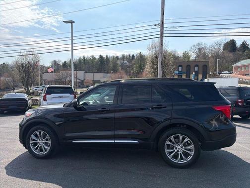 Agate Black Metallic 2023 Ford Explorer XLT