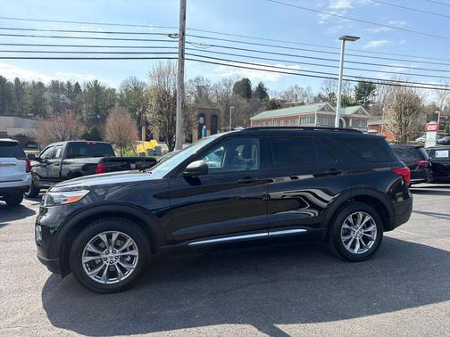 Agate Black Metallic 2023 Ford Explorer XLT