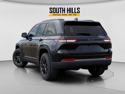 Diamond Black 2026 Jeep Grand Cherokee Laredo
