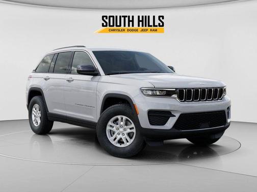 Bright White Clearcoat 2025 Jeep Grand Cherokee Laredo