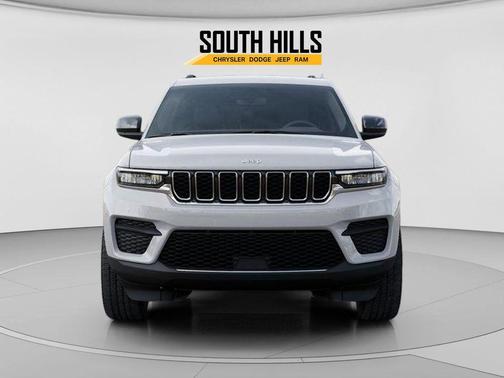 Bright White Clearcoat 2025 Jeep Grand Cherokee Laredo