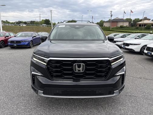Crystal Black Pearl 2023 Honda Pilot