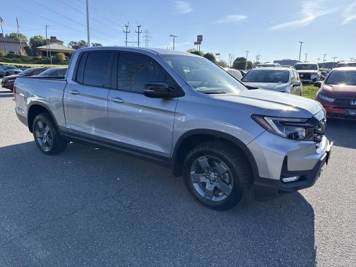 Solar Silver Metallic 2025 Honda Ridgeline