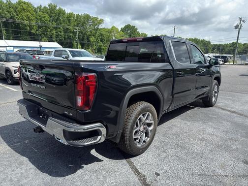 Onyx Black 2026 GMC Sierra 1500 SLE